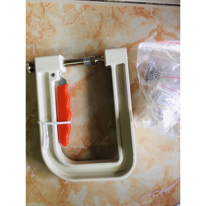Kiềm bấm ngọc trai có 4 bộ cối sẳn màu trắng