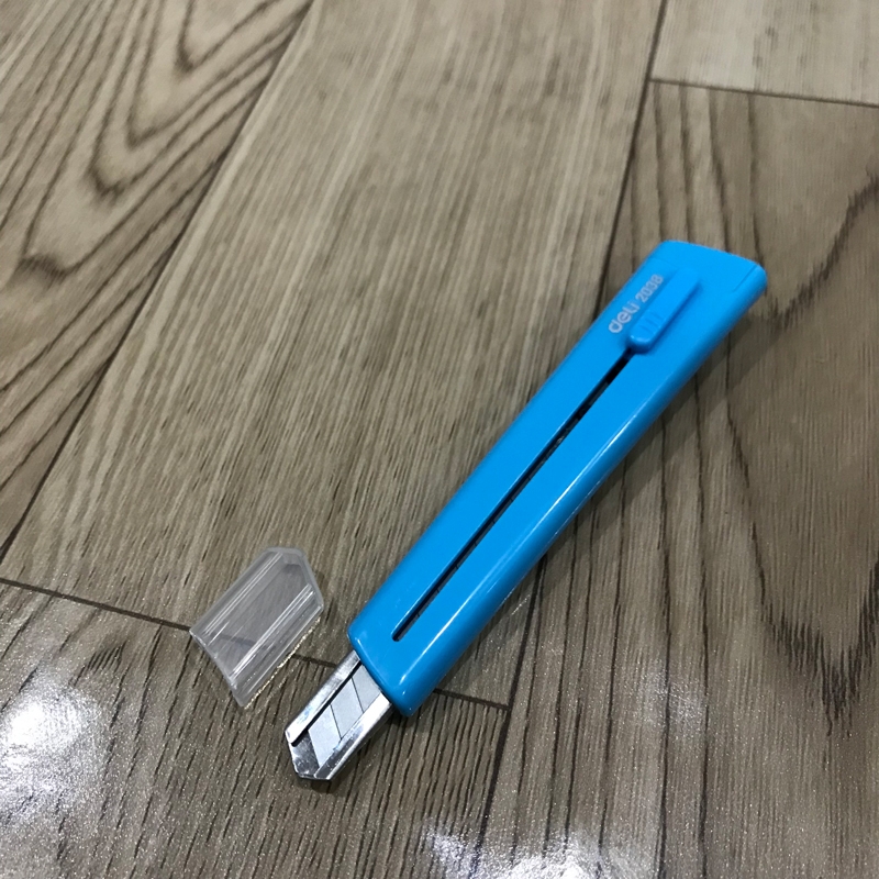 Dao Rọc Giấy Deli 2038