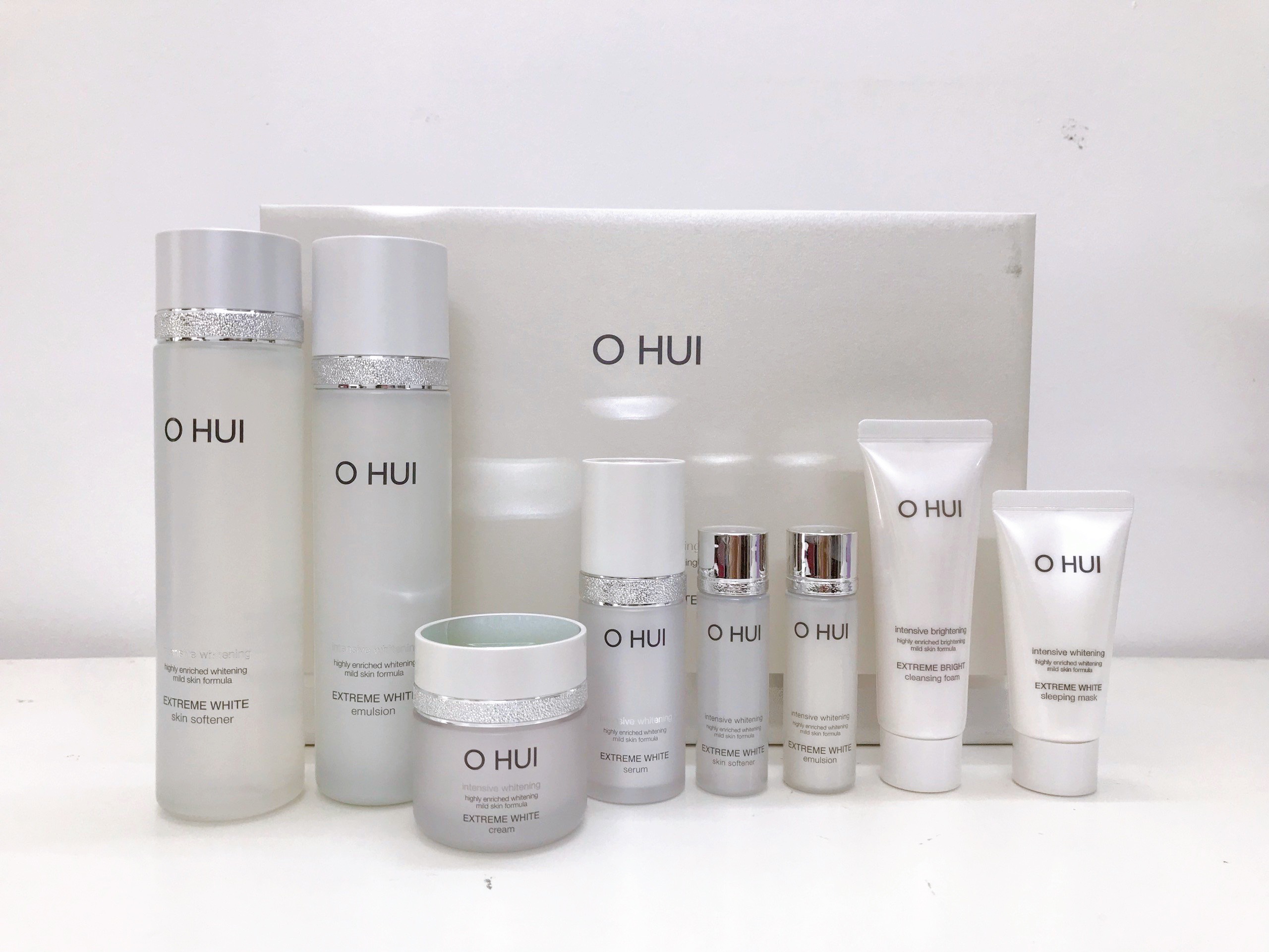 Bộ dưỡng trắng sáng da OHUI Extreme White Set 4pcs