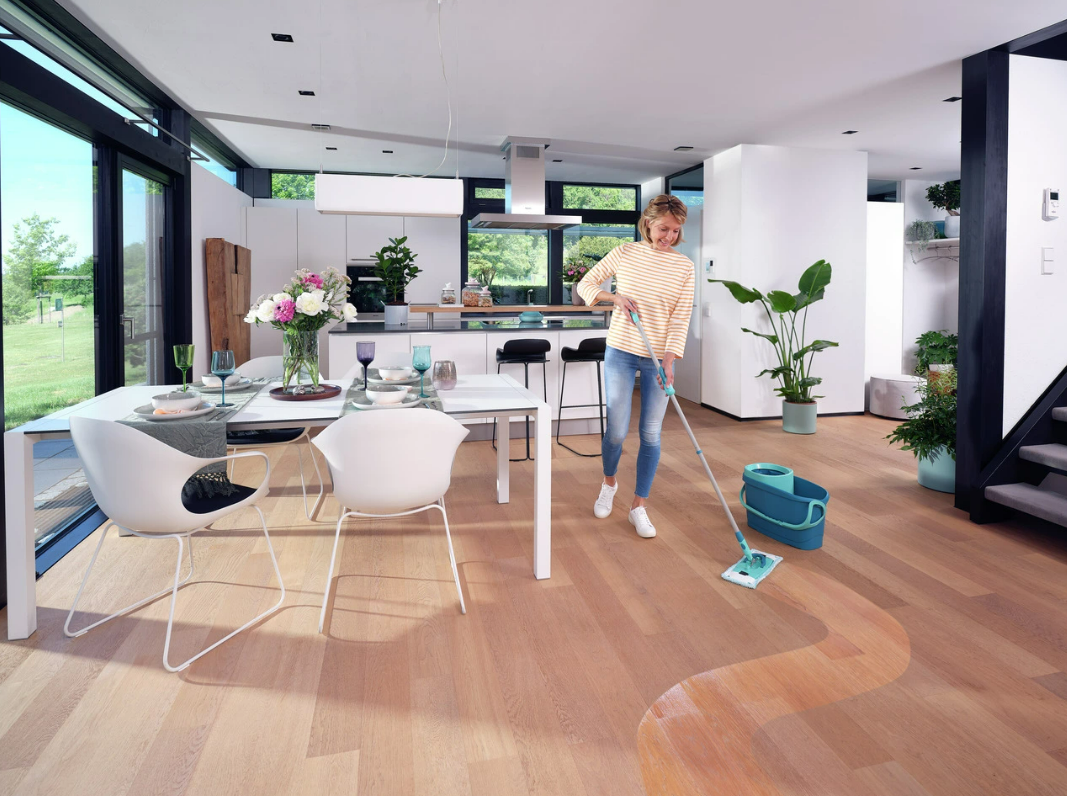 Cây Lau Nhà Leifheit 52120 Twist Medium Ergo, Chổi Lau Nhà Đa Năng, Lau Sạch Mọi Góc Cạnh, Cán Cây Lau Nhà Cầm Chắc Tay, Vắt Dễ Dàng, Khớp Nối Xoay 360 Độ, Bền Đẹp, Nhập Đức