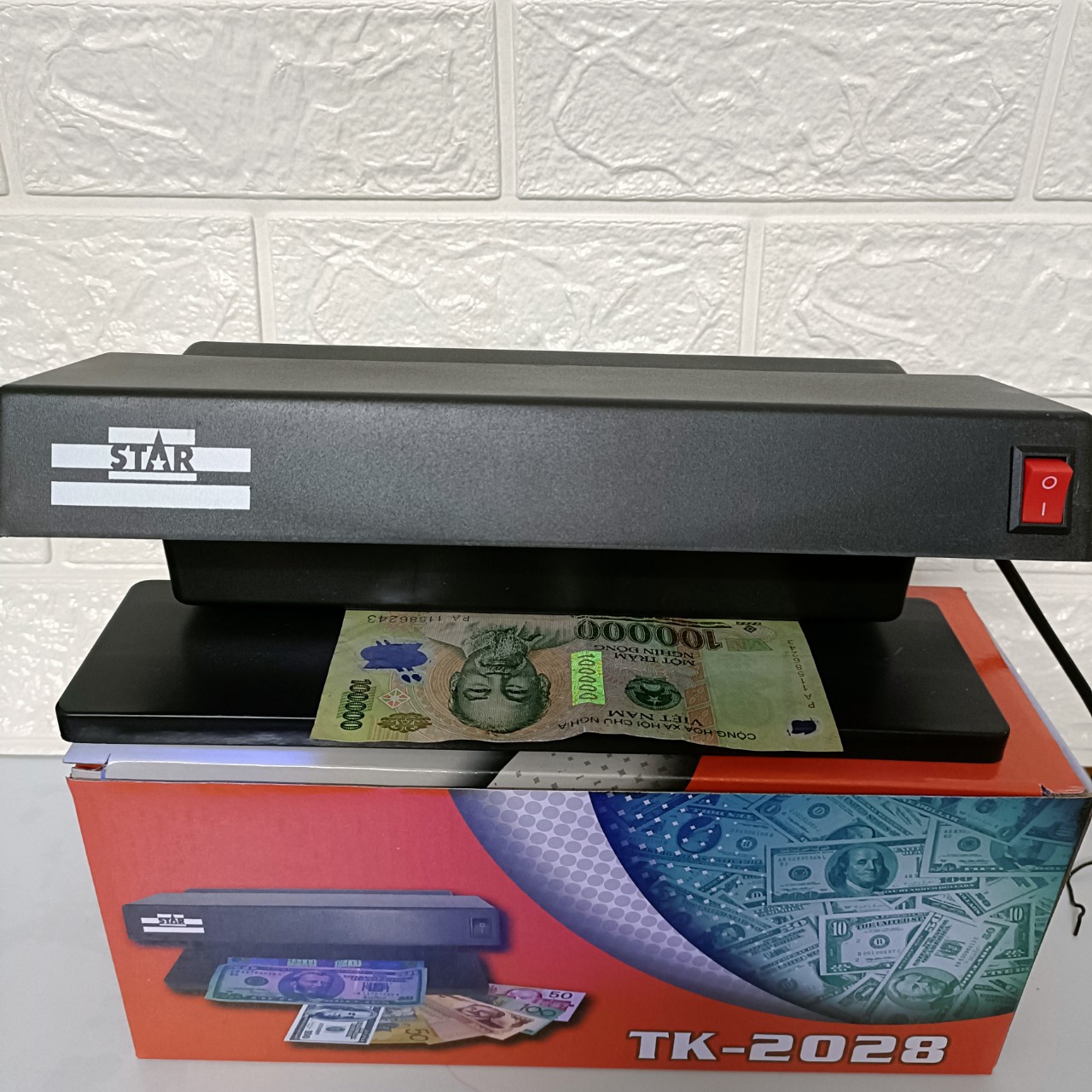 Chuẩn Hàng Đèn soi tiền, tem, giấy tờ, để bàn chuyên dụng tiện lợi, có tia UV, Model TK2028