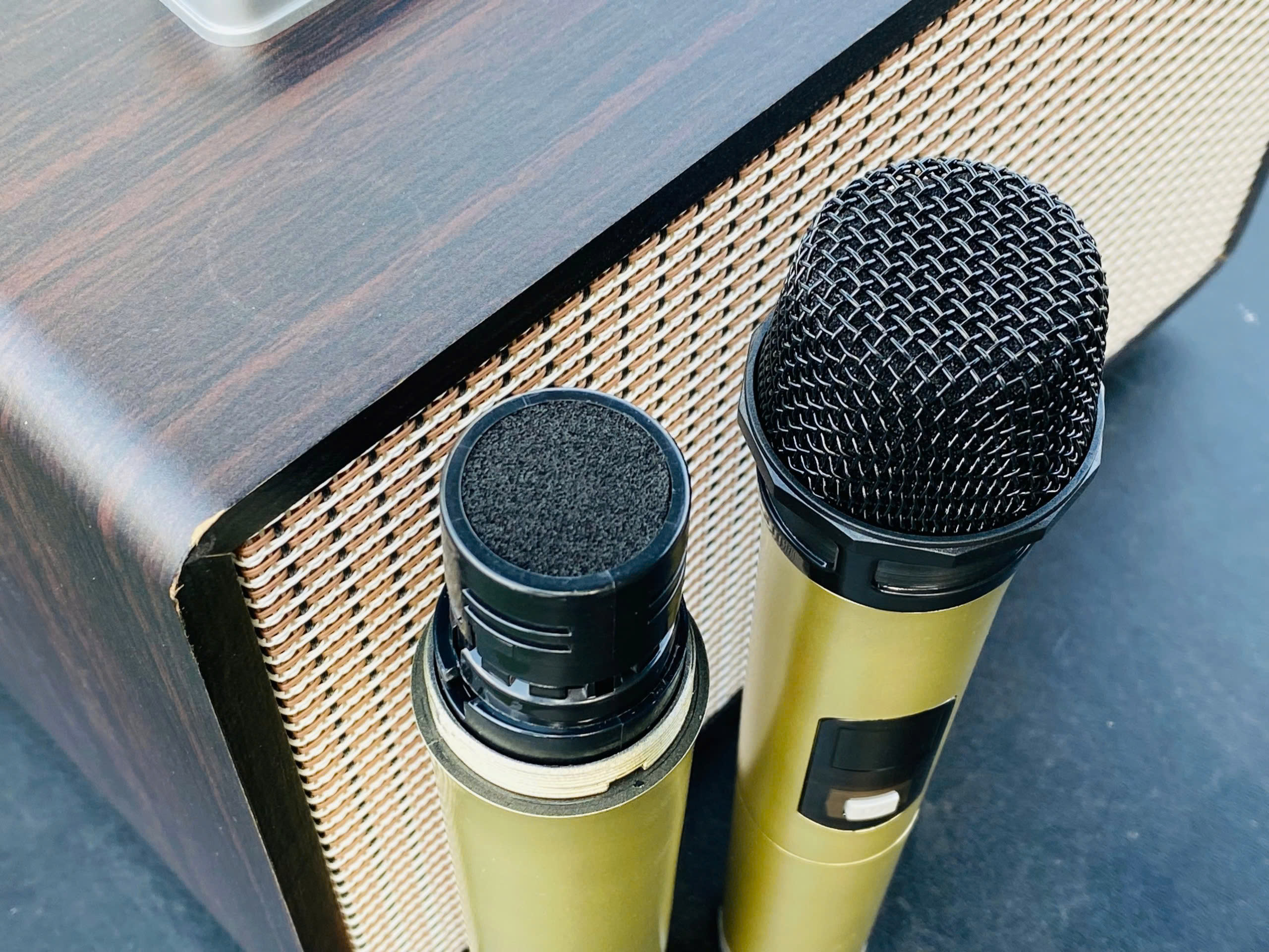 Loa Xách Tay Bluetooth MTMAX AT-T6, Công Suất 100W, Bass 16, 1 Treble Cho Âm Thanh Mạnh Mẽ, Căng Ấm, Kèm 2 Micro Không Dây Cao Cấp, Chống Rè, Hú Hiệu Quả, Bảo Hành 12 Tháng, Hàng Chính Hãng
