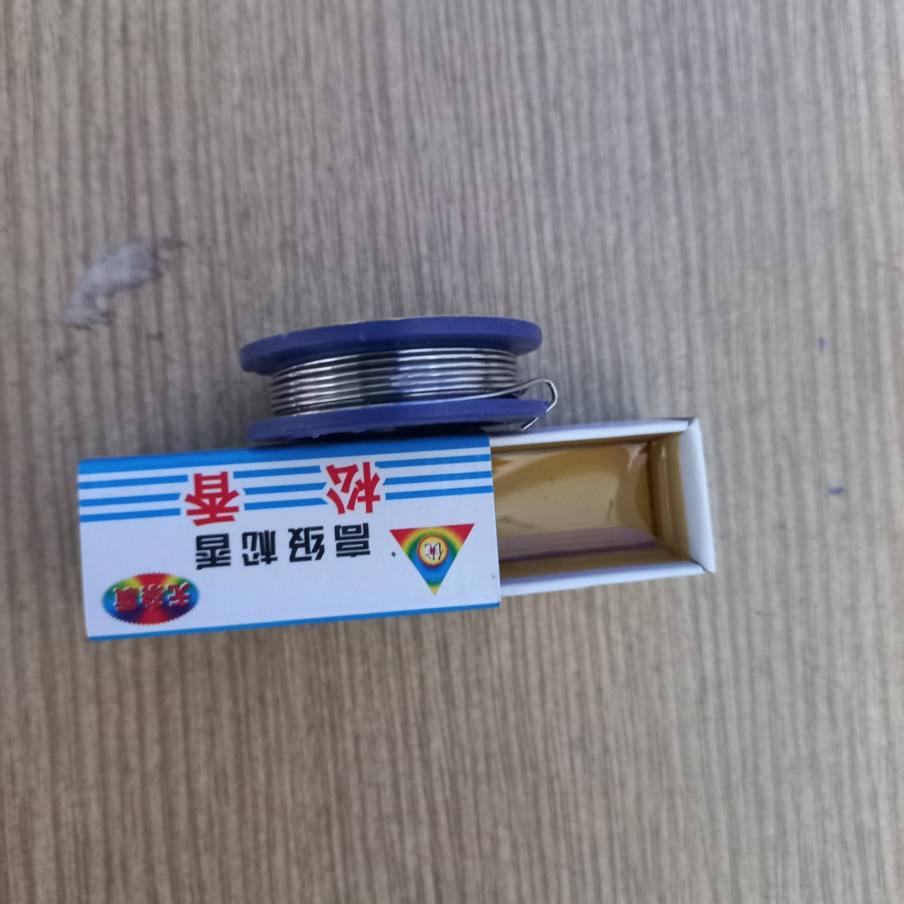 COMBO HỘP NHỰA THÔNG VÀ 1 CUỘN CHÌ HÀN NHỎ