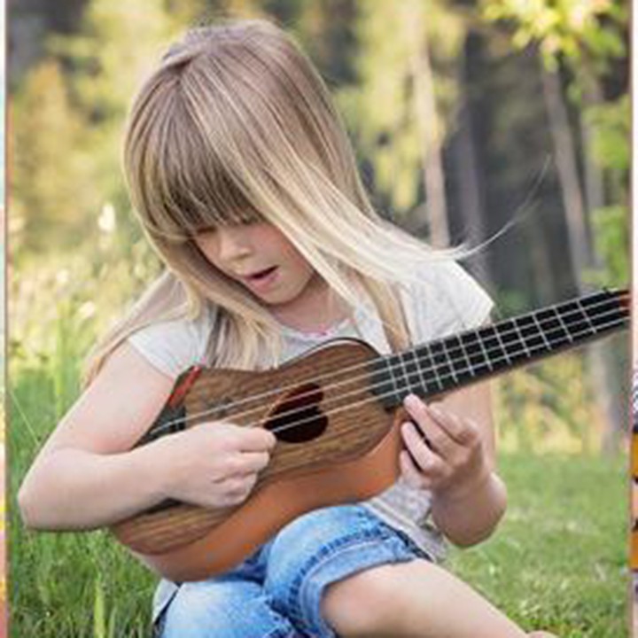 Đàn Ghita Nhựa Cho Bé - Đàn Ukulele Mini Giả Gỗ Giao Màu Ngẫu Nhiên