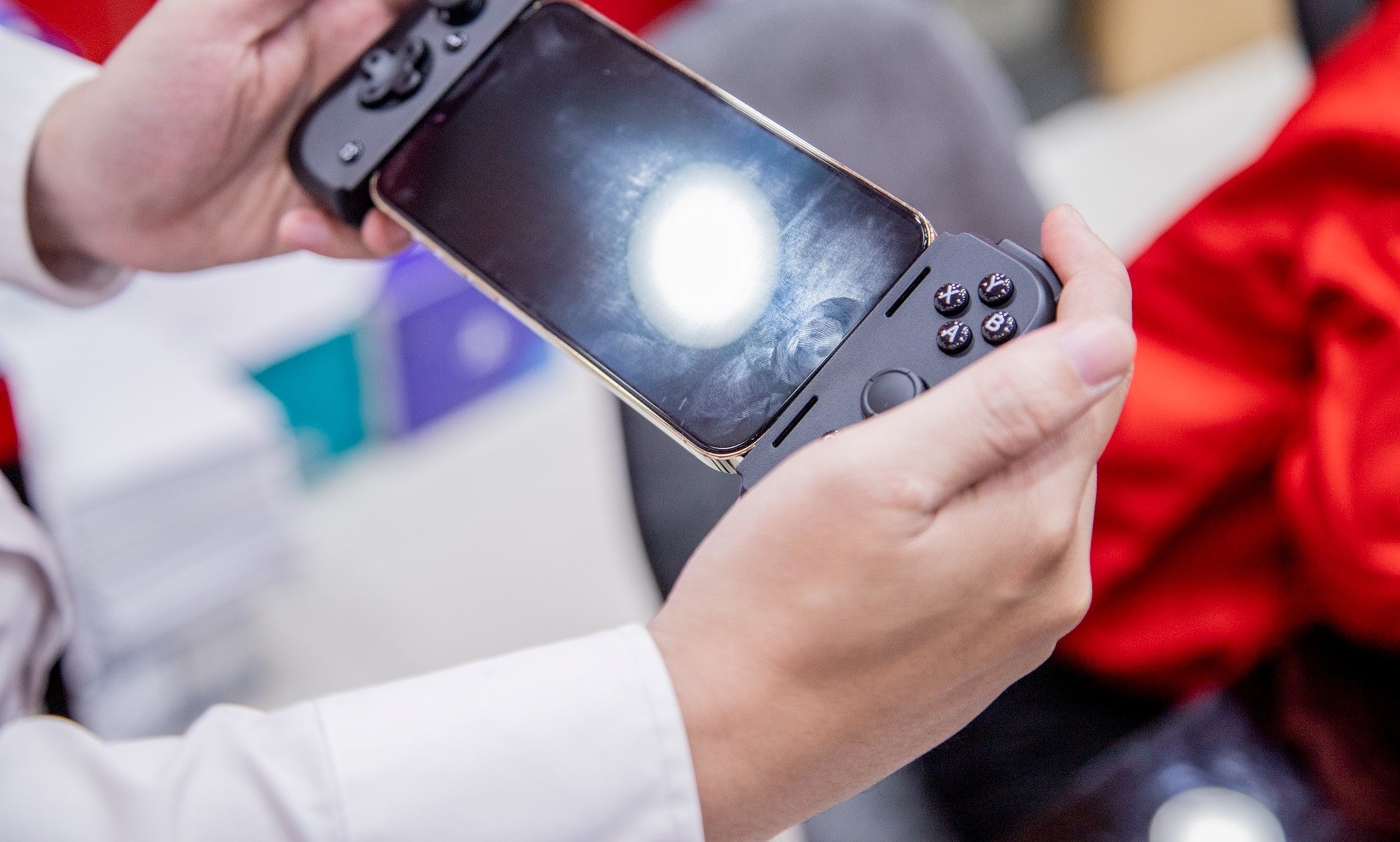 Tay cầm điện thoại Razer Kishi V2-Gaming Controller for iPhone