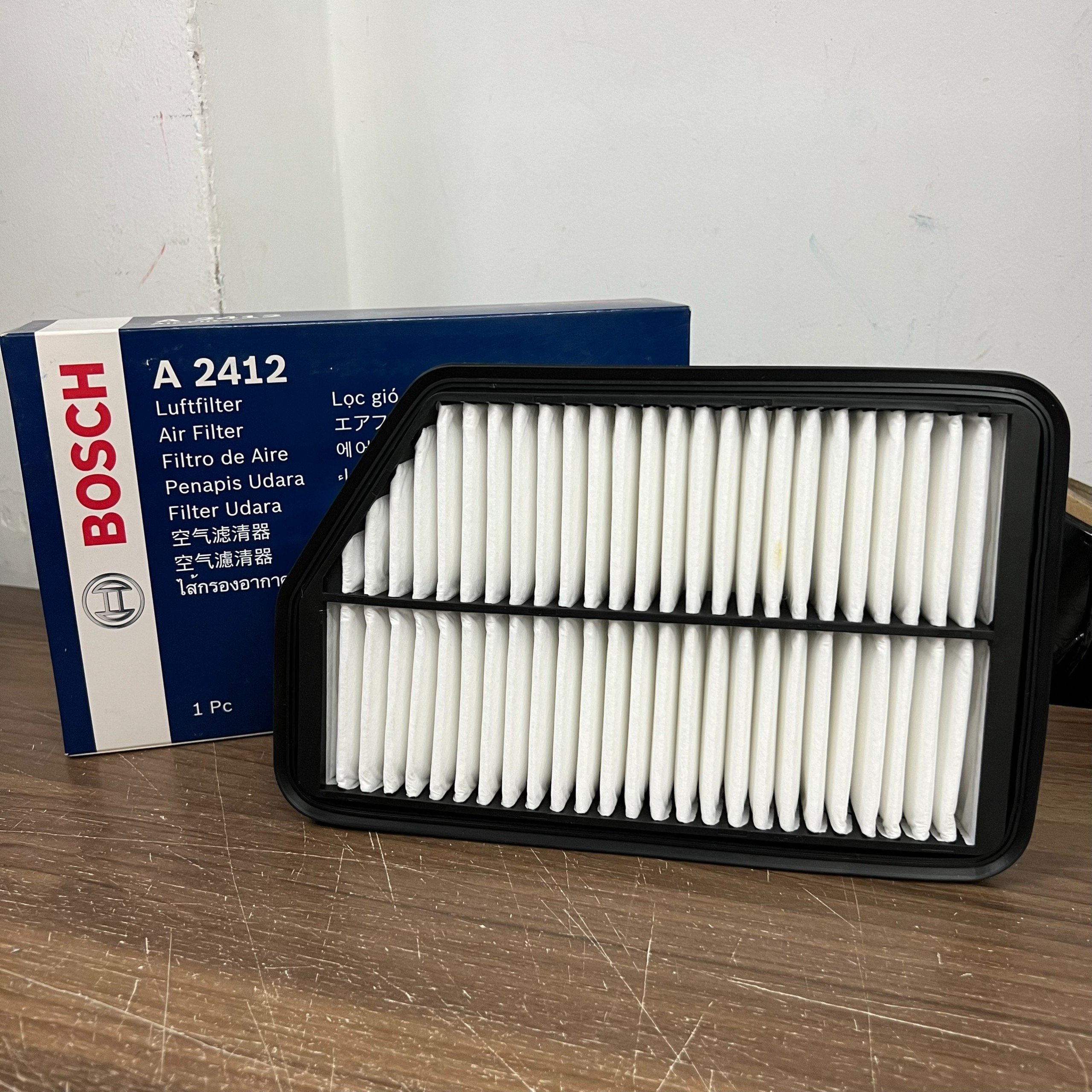 Lọc gió động cơ BOSCH A2412 Dành cho Xe Hyundai Tucson , Kia Sportage Rondo Diesel . Xuất xứ China