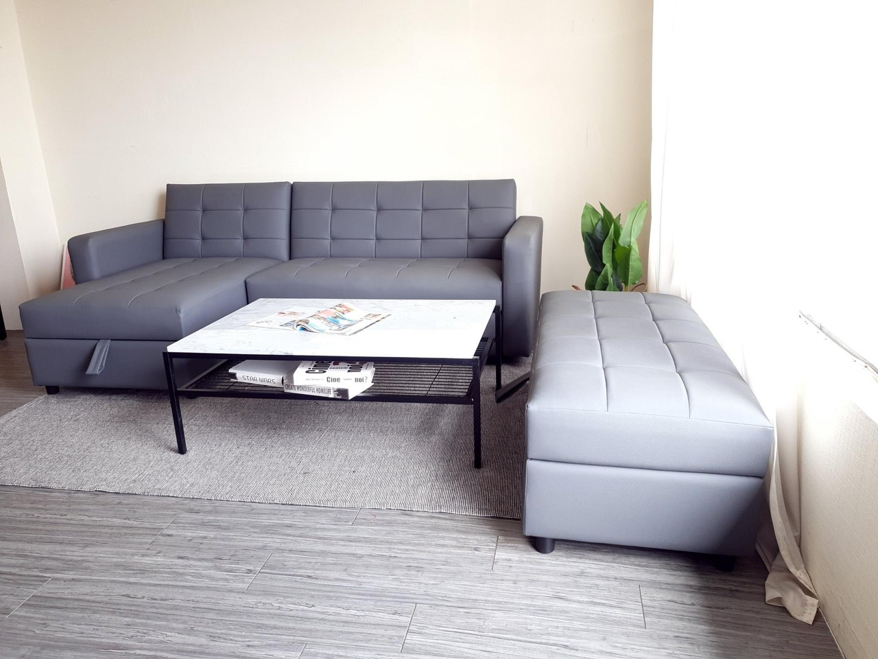 Sofa góc Căn hộ Chung cư Tundo 2m2 x 1m4 và đôn dài 60 x 80 cm. Hộc chứa đồ thông minh dưới ghế.