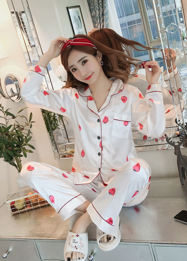 Bộ đồ mặc nhà nữ phi lụa hoạ tiết trái dâu cực xinh CDANP13