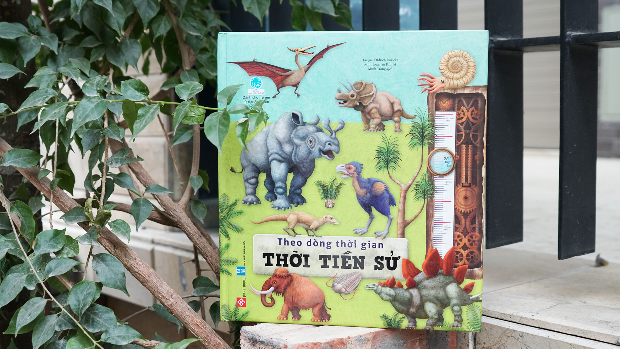 Sách thiếu nhi - Theo Dòng Thời Gian - Thời Tiền Sử (Bìa cứng)