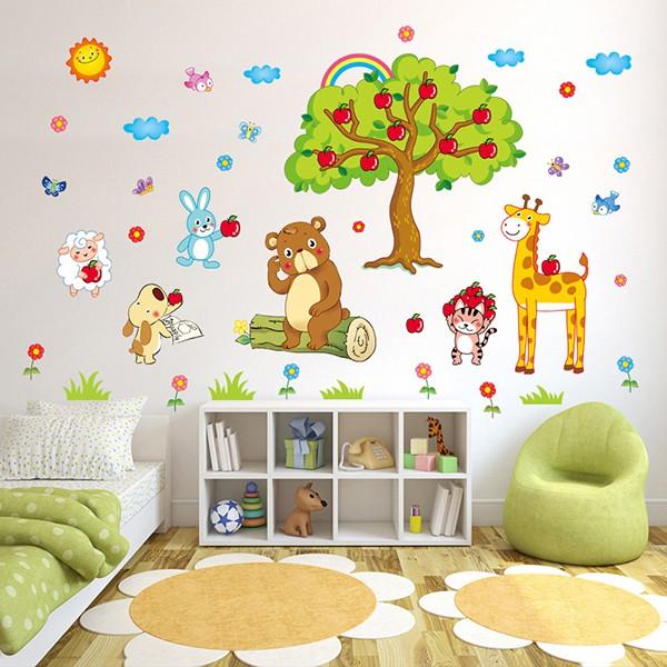 Decal trang trí phòng vườn táo và muôn thú