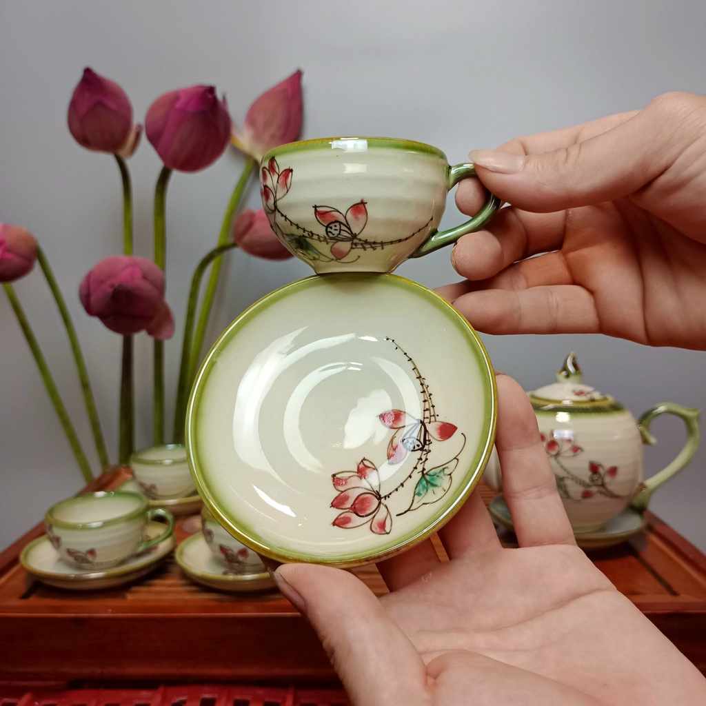 Bộ ấm chén uống trà cao cấp , bộ ấm trà Bát Tràng men rong vẻ tay hoa tiết hoa sen
