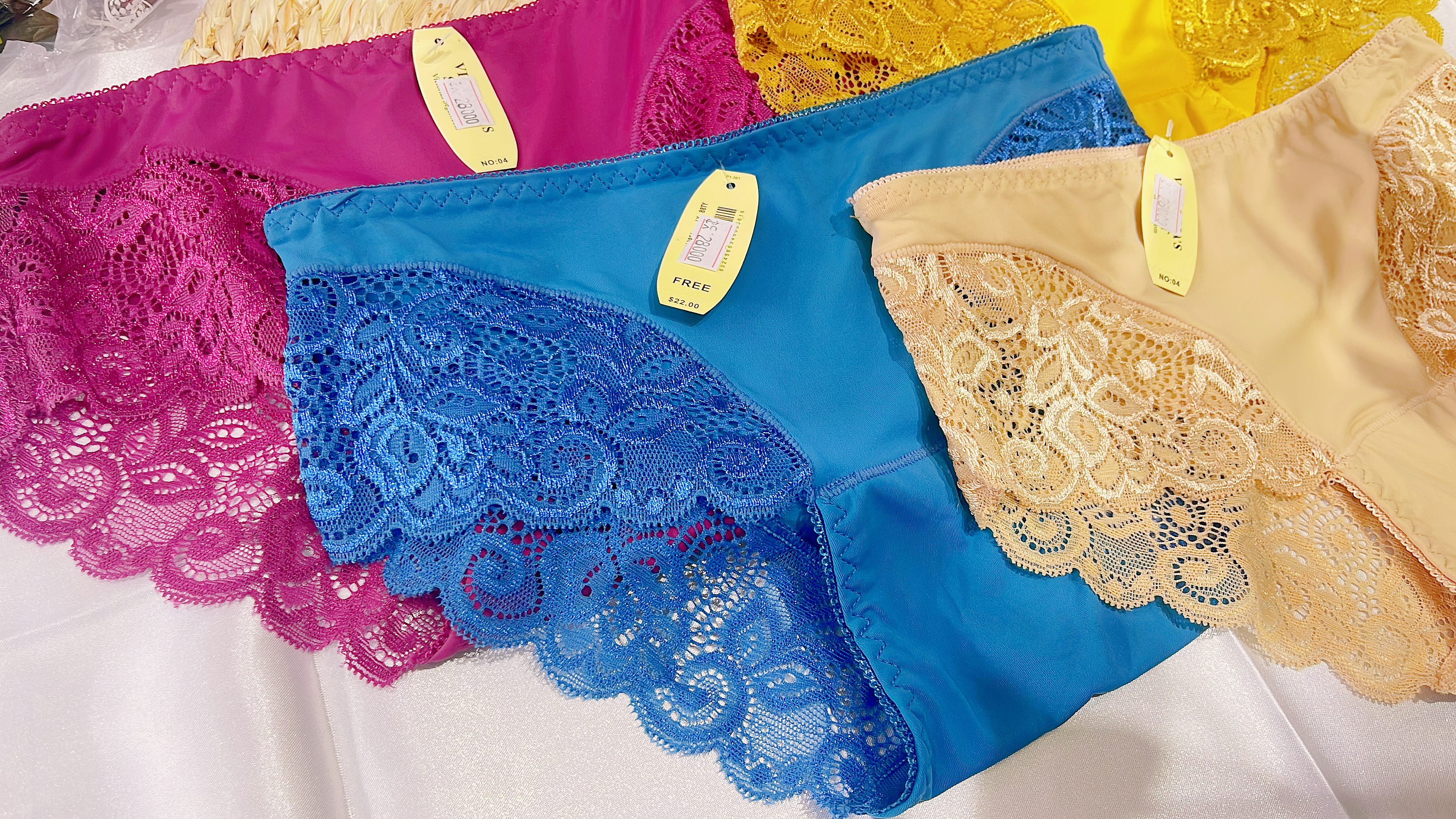 Quần chip thun lạnh viền ren
