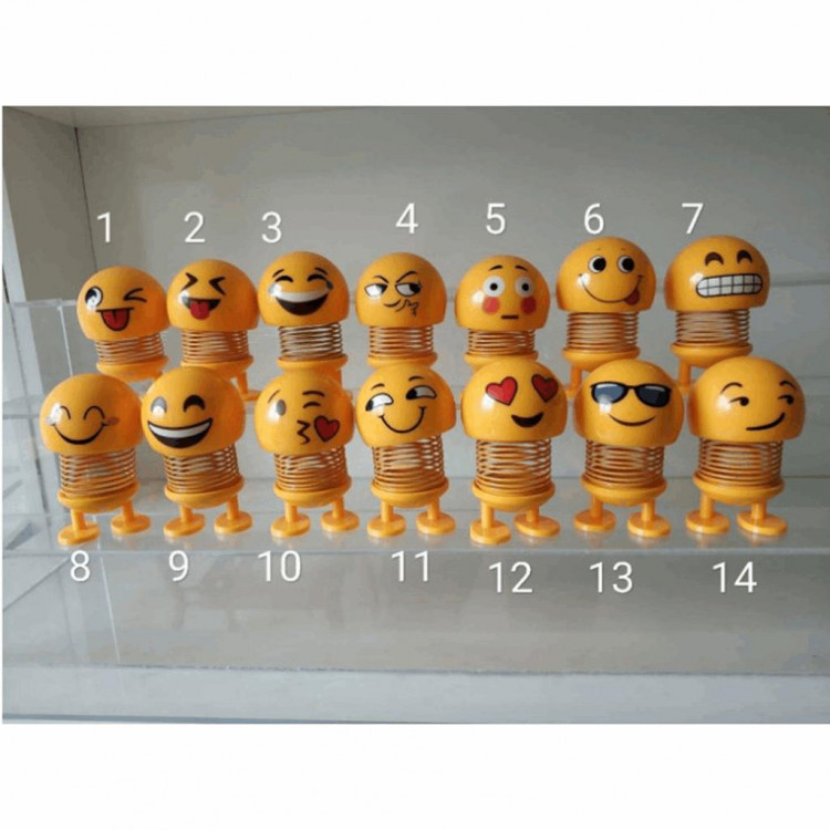 12732 HÌNH EMOJI BIỂU CẢM HÀI HƯỚC LẮC ĐẦU NGỘ NGHĨNH Kích thước: Cao 7cm - Rộng 5cm Body: EMOJI Toàn màu vàng hết EMOJI được làm từ chất liệu nhự cao cấp an toàn không độc hại. Chân emoji có lớp keo giúp cố định chắc chắn trang trí xe hơi xe máy bàn làm việc ... Đầu với thân liên kết với nhau bằng lò xo giúp đầu lắc lư ngộ nghĩnh mỗi khi có tác động lực rất nhỏ. Emoji lò xo ngộ nghĩnh, trang tríxe hơi, để trên bàn làm việc... Đủ bộ Emoji lò xo độc đáo, được chọn Emoji yêu thích Có miếng dán 3M để được ở mọi vị trí Món đồ chơi tiêu khiểu giúp giải tỏa căng thẳng, tạo tiếng cười sảng khoái Dùng để ở bàn làm việc, bàn học, trang trí xe hơi,... Sản phẩm hot nhất mùa hè năm 2019 Sưu tập đủ bộ Emoji lò xo siêu đáng yêu của vinet shop