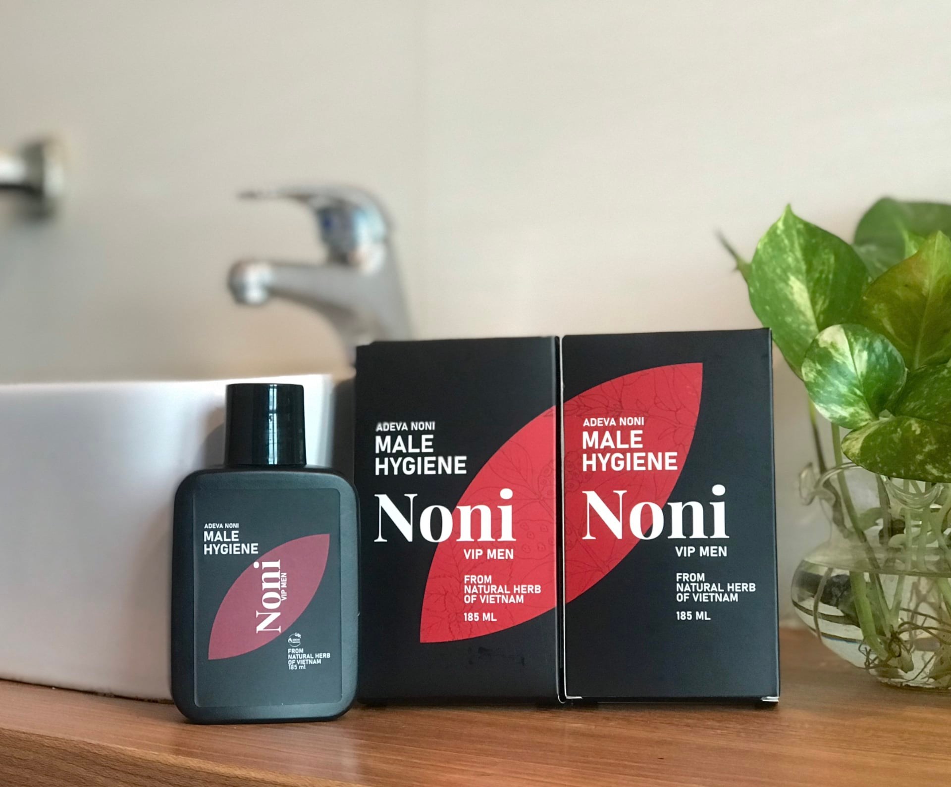 Dung dịch vệ sinh nam Noni VIP Men - 185ml - Tinh dầu đàn hương sang trọng và nam tính, chất tạo bọt dịu nhẹ hostapon nguồn gốc dầu dừa, thành phần từ thảo dược tự nhiên an toàn và lành tính cho mọi lứa tuổi