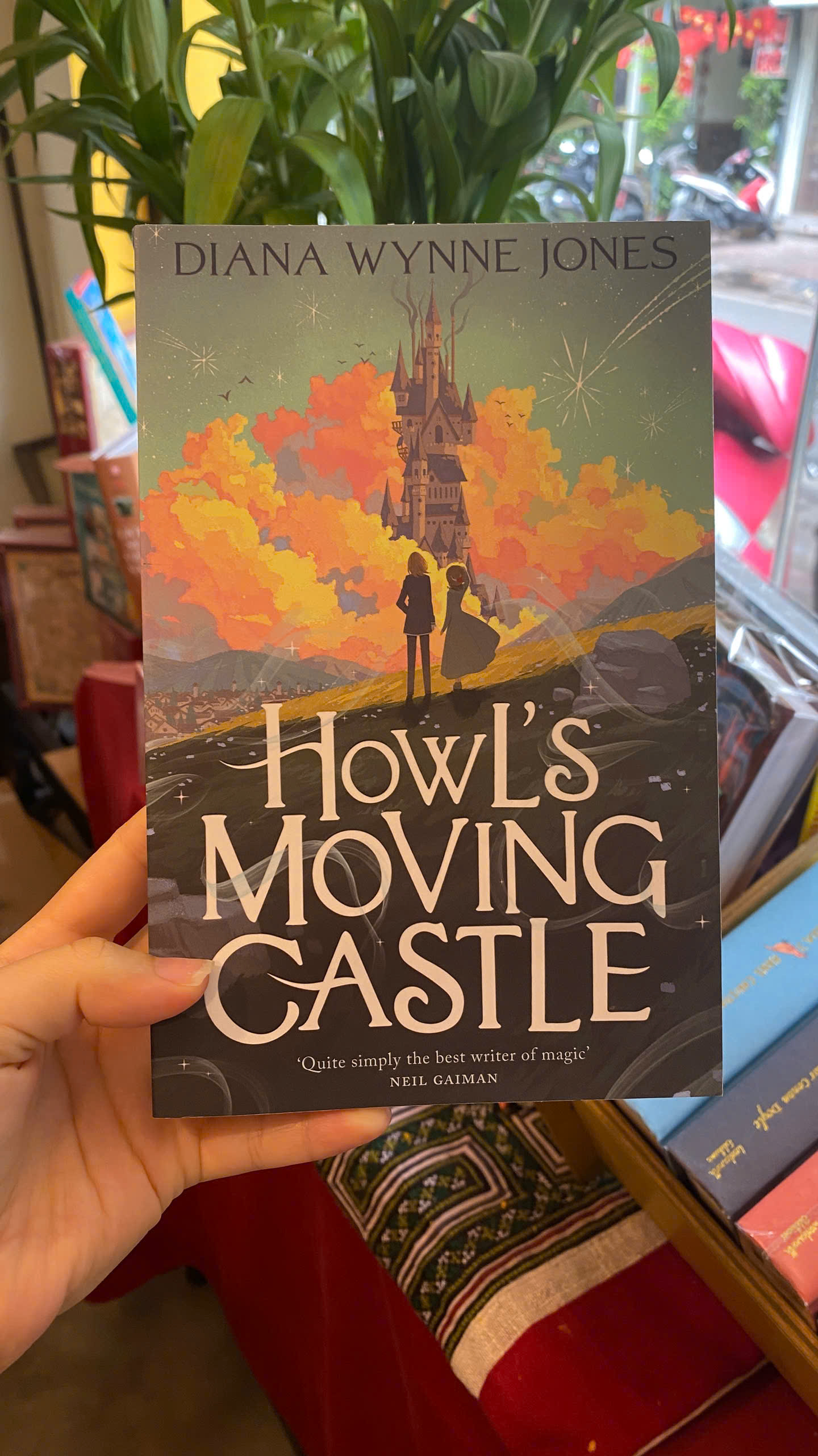 Sách - Howl's Moving Castle by Diana Wynne Jones | Fantasy / Young Adult Romance / Ngoại văn