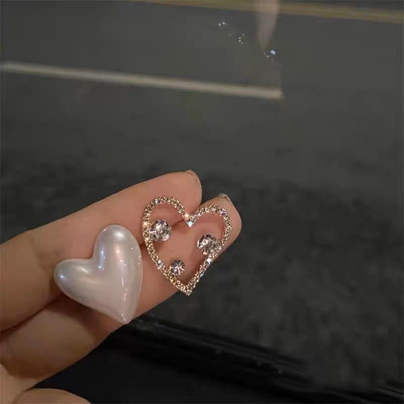 Hoa tai trái tim đính đá phong cách hàn quốc - Arora boutique
