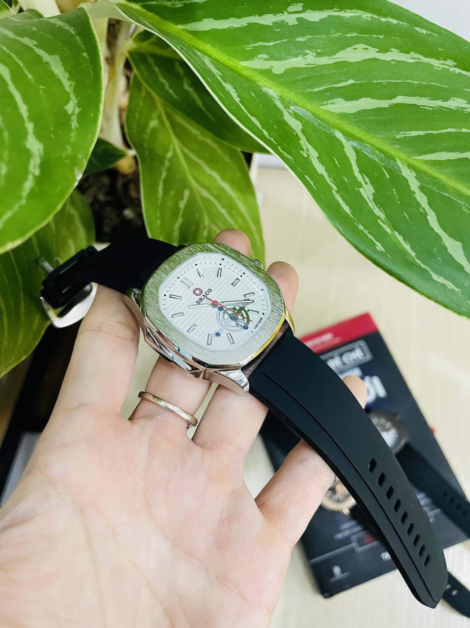 ĐỒNG HỒ NAM - THƯƠNG HIỆU VIỆT DRACO D22-DD06 - " Decision" BẠC