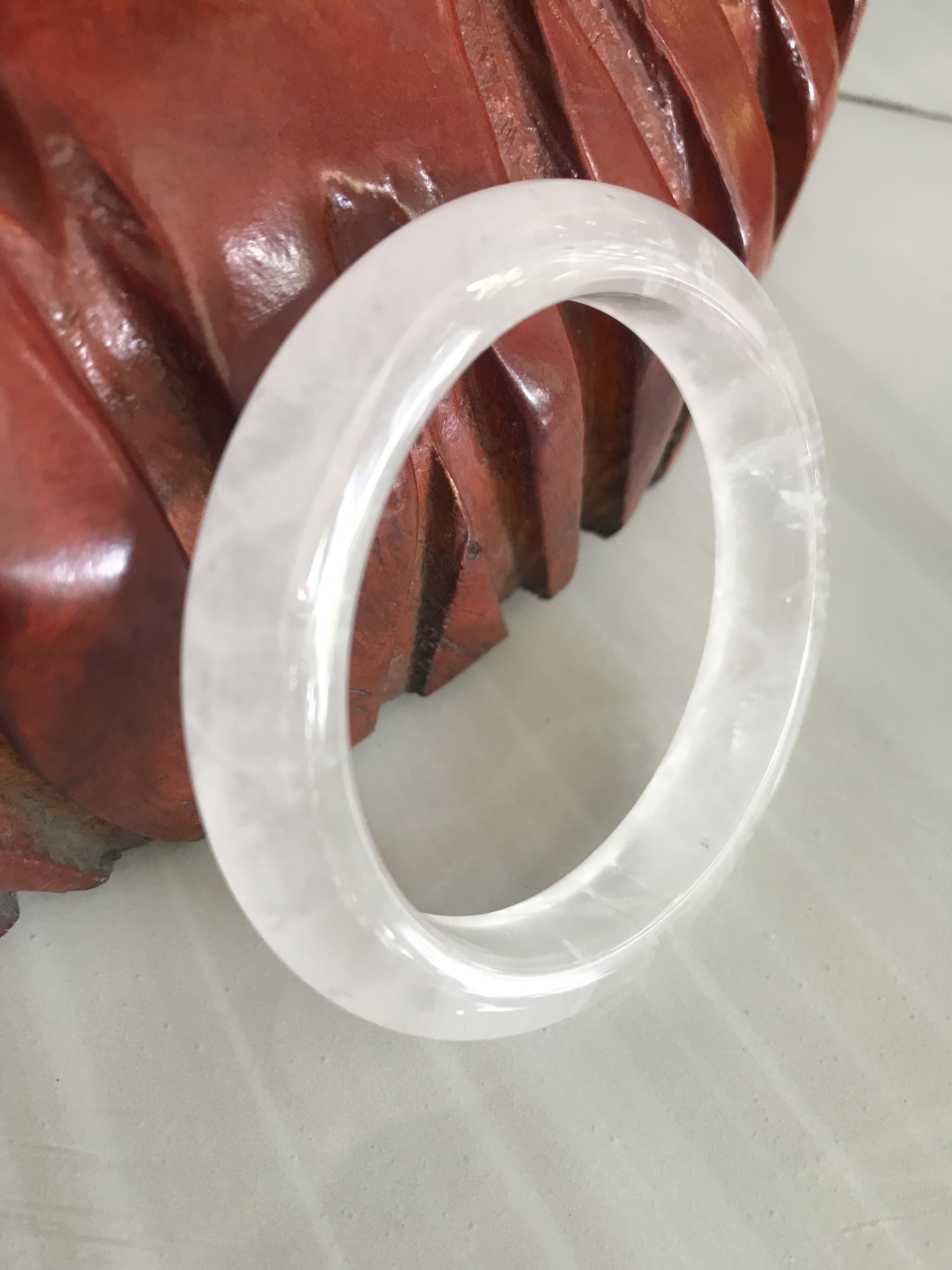 Vòng Thạch Anh Trắng Tự Nhiên Bản Hẹ Mới đẹp Ni 55mm Cao 12mm Dầy 9mm Màu trắng trong bóng đẹp Nữ mệnh Kim mệnh Thủy tay vừa đeo 50kg - 55 kg ạ