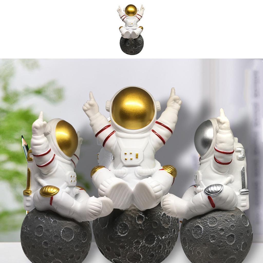 Astronaut Shape Bluetooth Portable Speaker with Mic FM TF Card USB golden