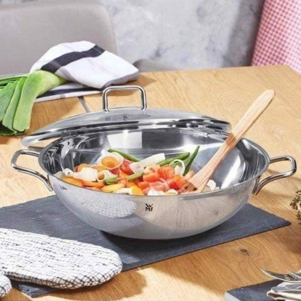 Chảo Sâu Lòng WMF Wok Party 28 cm, Chất Liệu Thép Không Gỉ, Nắp Kính Dày Dặn, Giữ Nhiệt Tốt, Tiết Kiệm Điện Năng, Nhập Khẩu Đức, Hàng Chính Hãng