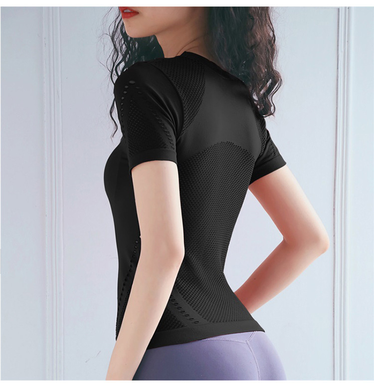 Áo cộc tay nữ đục lỗ