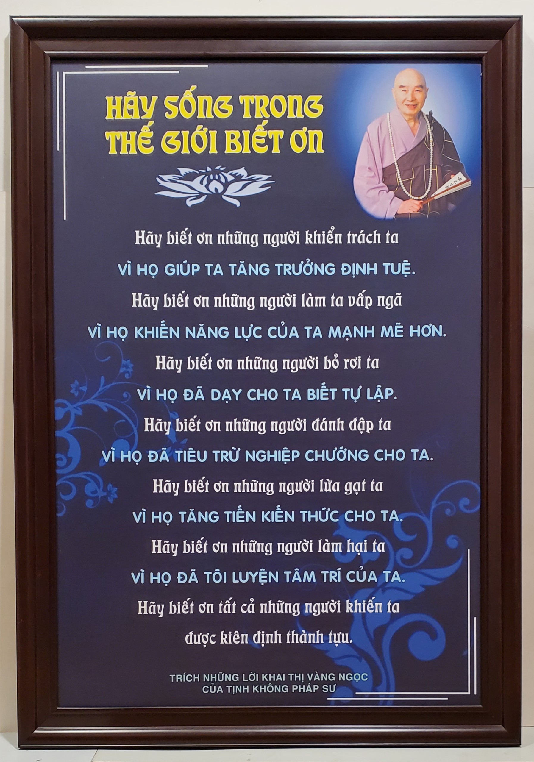 Tranh chữ -Hãy sống trong thế giới biết ơn