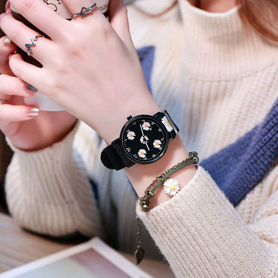 Đồng hồ đeo tay họa tiết bông cúc trắng mini xinh xắn DH105