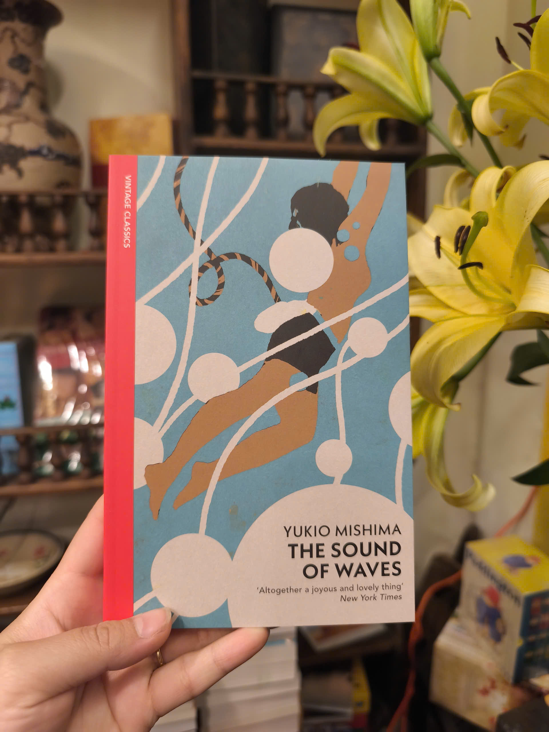Sách - The Sound of Waves by Yukio Mishima | Classics / Japanese Literature / Ngoại văn Nhập khẩu