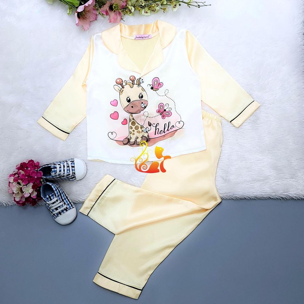 Đồ Bộ Pijama Phi Lụa &quot;Hình Hươu cao cổ&quot; Tay Dài Cho Bé - Từ 12kg - 42kg