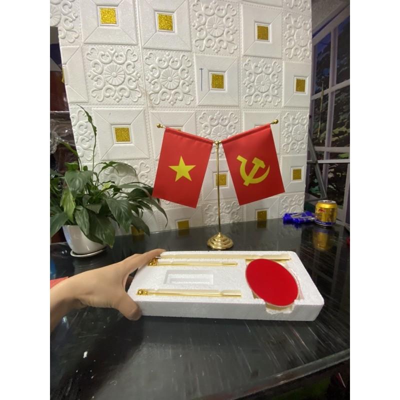 Cờ để bàn tổ quốc và đảng