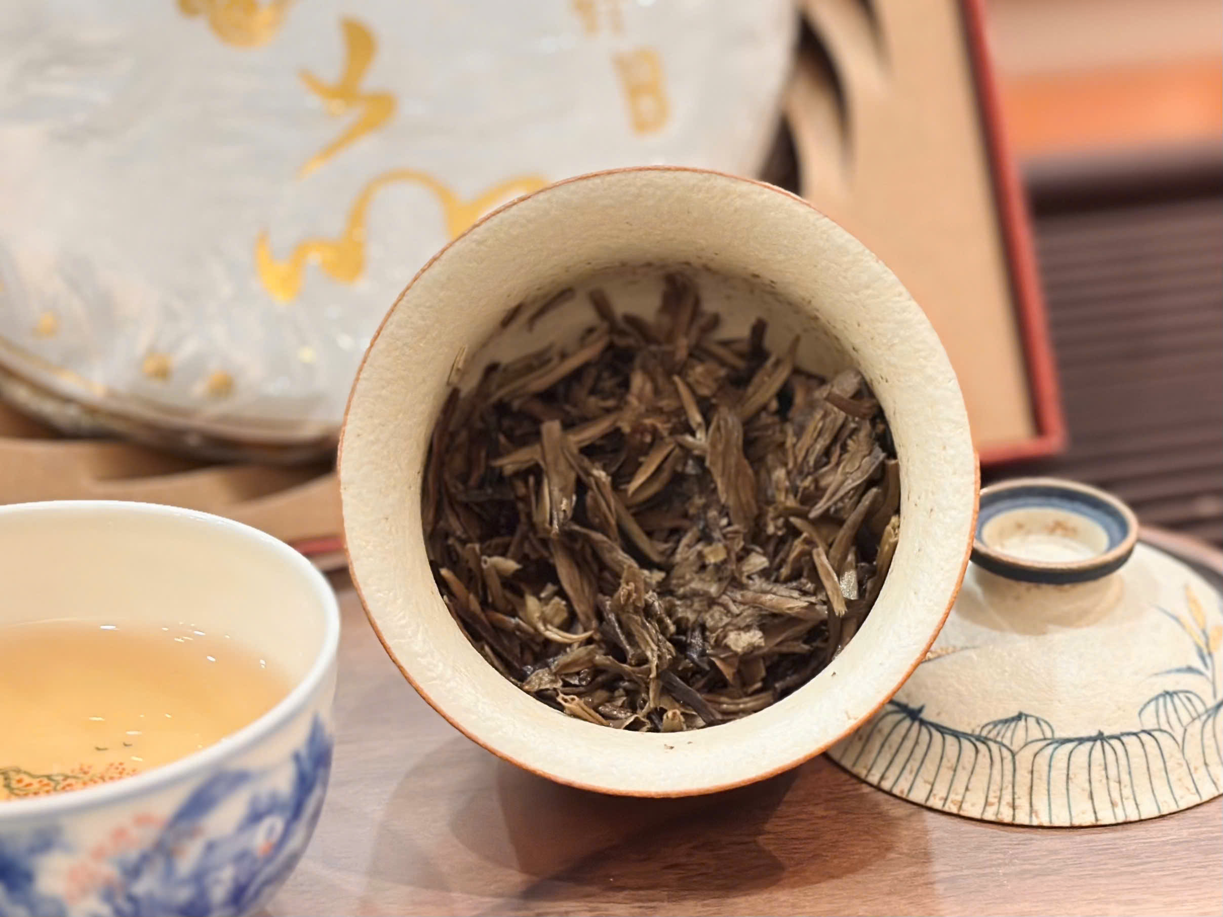 BÁNH TRÀ PHỔ NHĨ BẠCH TRÀ NGÂN CHÂM PHÚC ĐỈNH - 300G - TRÀ NGON LÂU NĂM - WHITE PUERH TEA - SHENG PUERH