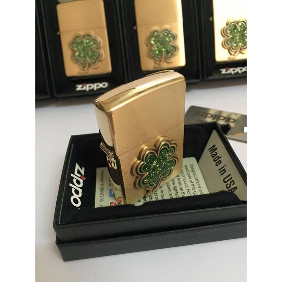 Bật Lửa Zippo 28806 – Zippo Four Leaf Clover ( Shamrock ) Emblem Brushed Brass