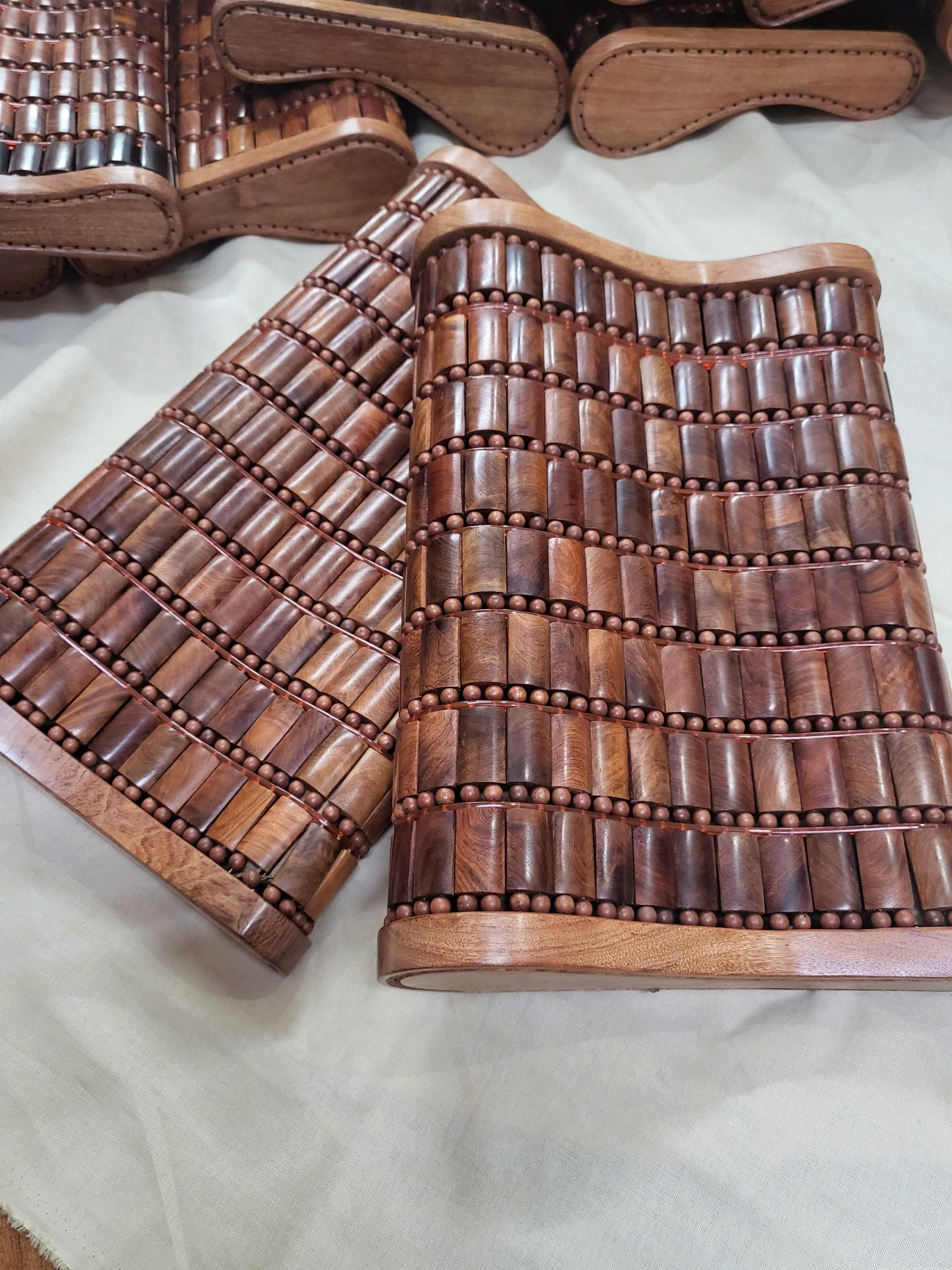 Gối Công Thái Học , Gối Hạt Gỗ Cao Cấp - Kích Thước 36cmx24cmx8/4cm Hỗ Trợ Ngủ Sâu Cải Thiện Lưu Thông Máu Giảm Đau Cổ