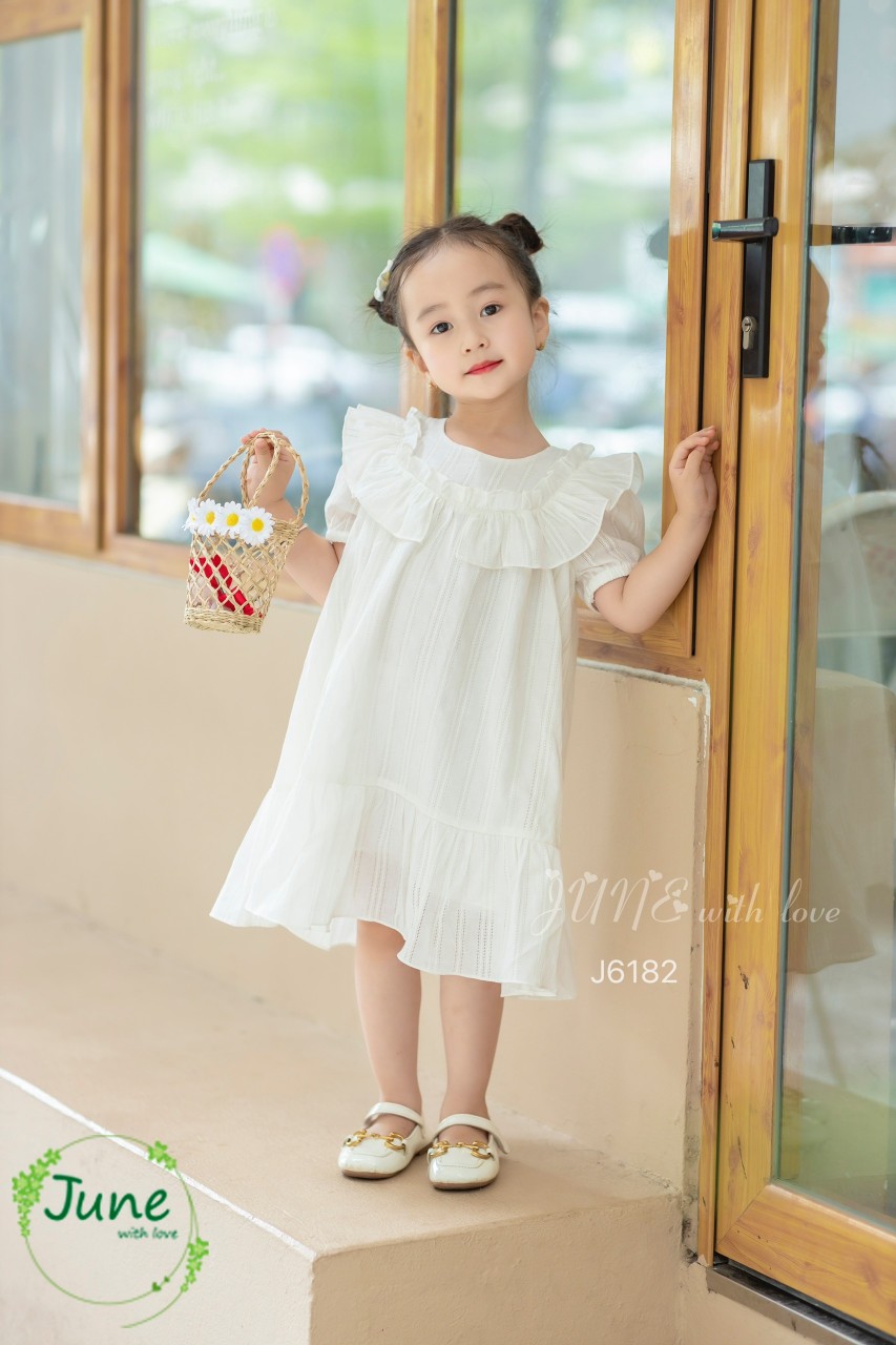 Váy hè cho bé gái màu trắng 1-10 tuổi cộc tay hàng thiết kế cổ bèo, Đầm babydoll trẻ em vải thô nhẹ thoáng mát