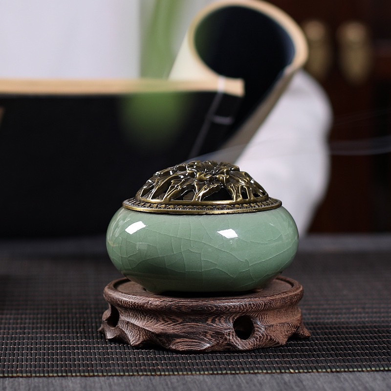 Lư xông trầm bằng gốm , lư hương sứ , có tấm lót chống nóng , chống ố vàng đáy lư kèm đế cắm nhang que , nhang vòng vô cùng tiện lợi