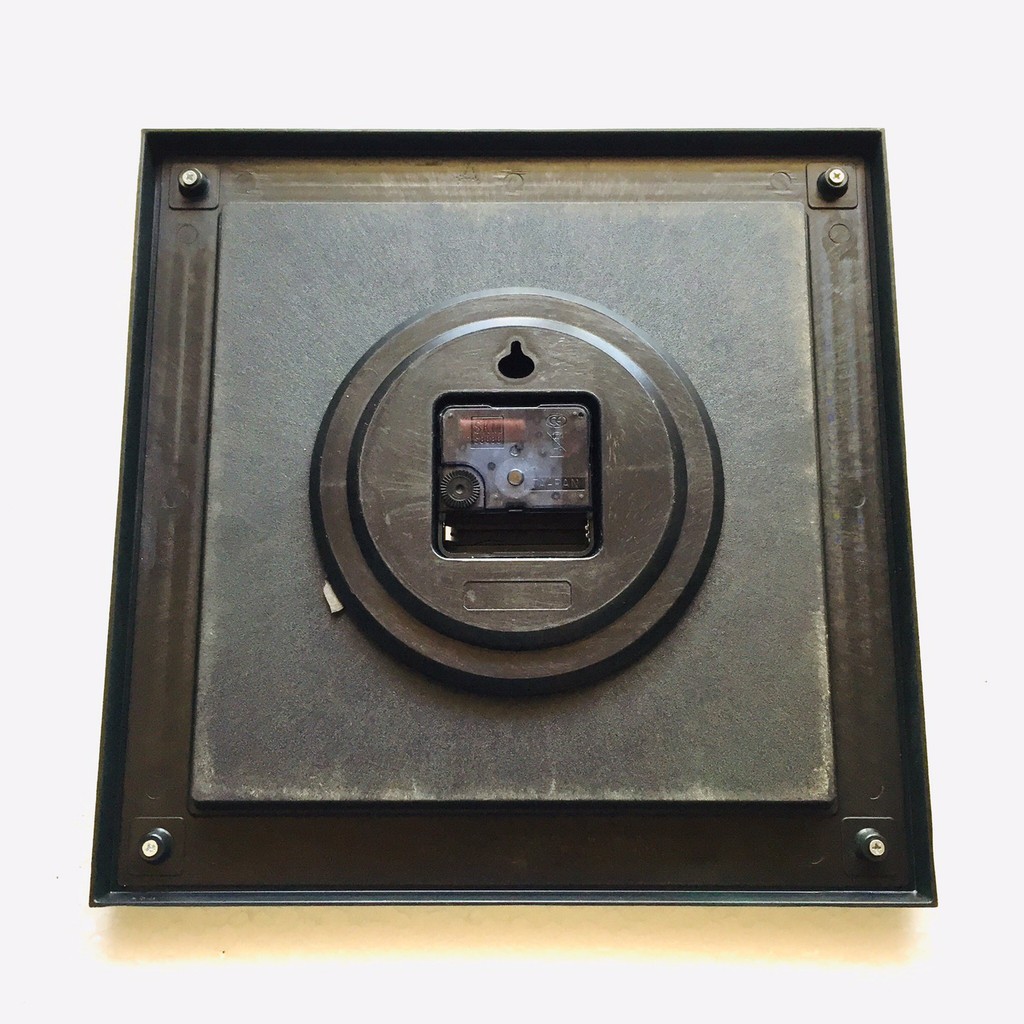 Đồng hồ treo tường Vuông P130 (30cm)- màu ngẫu nhiên