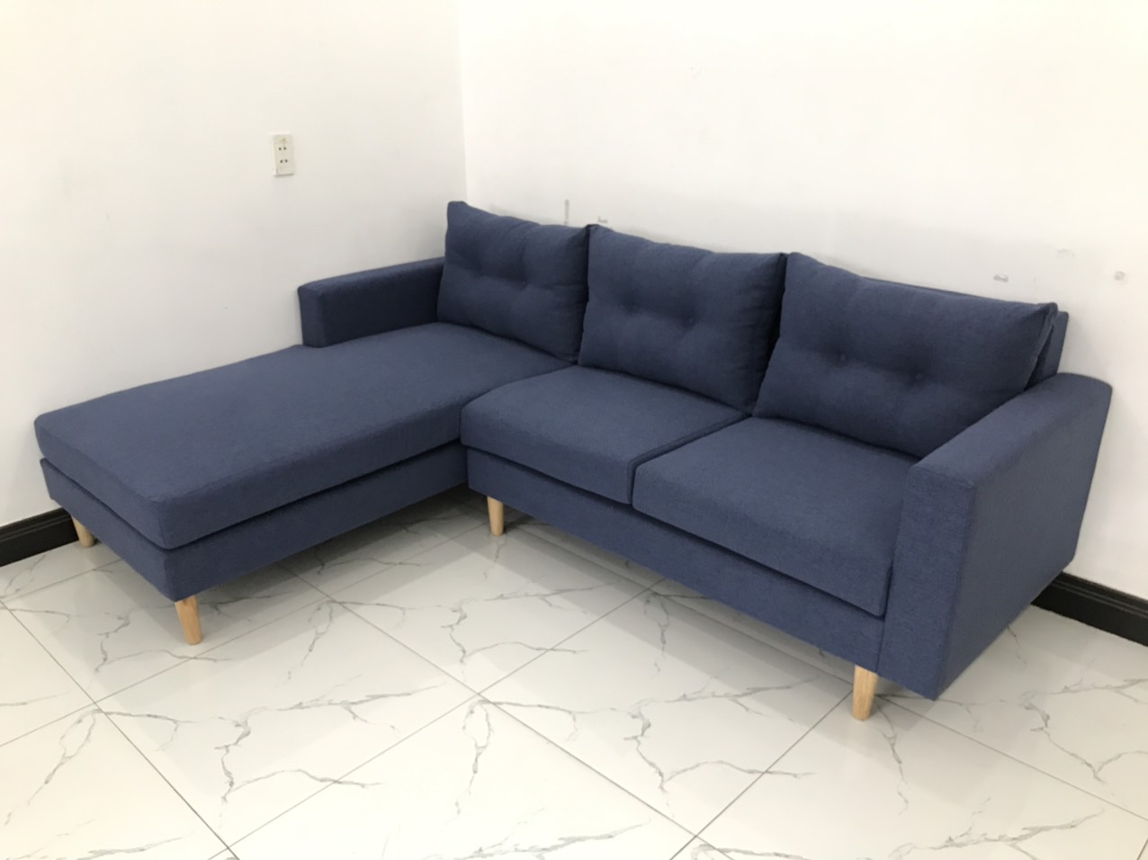 Bộ ghế sofa góc chấm bi xanh dương đậm 2m2