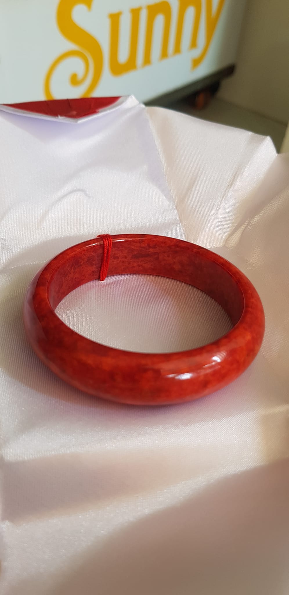 Vòng Cẩm Thạch mới Bản Hẹ Đỏ 56mm x cao 15mm x dầy 7,5mm màu đỏ bông bông đều đậm đẹp nữ mệnh hỏa mệnh thổ 54kg - 65kg đeo hợp ạ