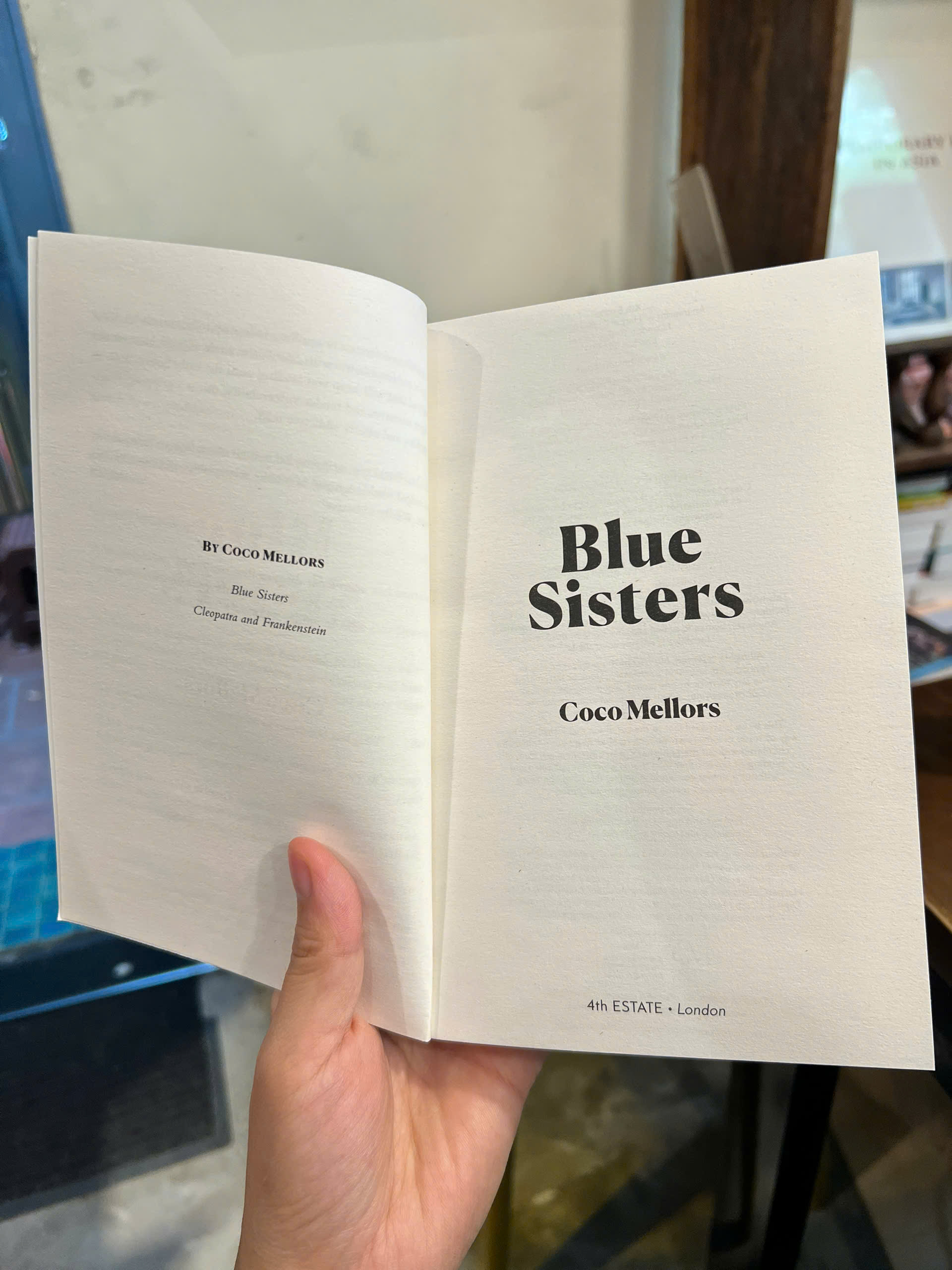 Sách - Blue Sisters by Coco Mellors | Literary Fiction / BookTok / Ngoại văn Nhập khẩu UK / Văn học