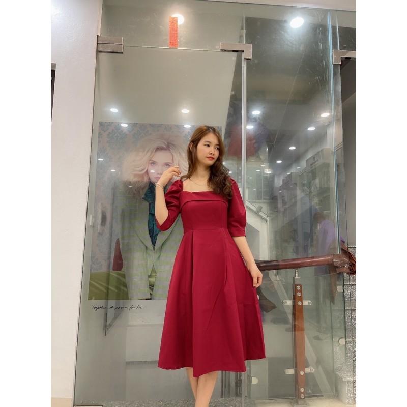 Váy cổ hộp cho con ti