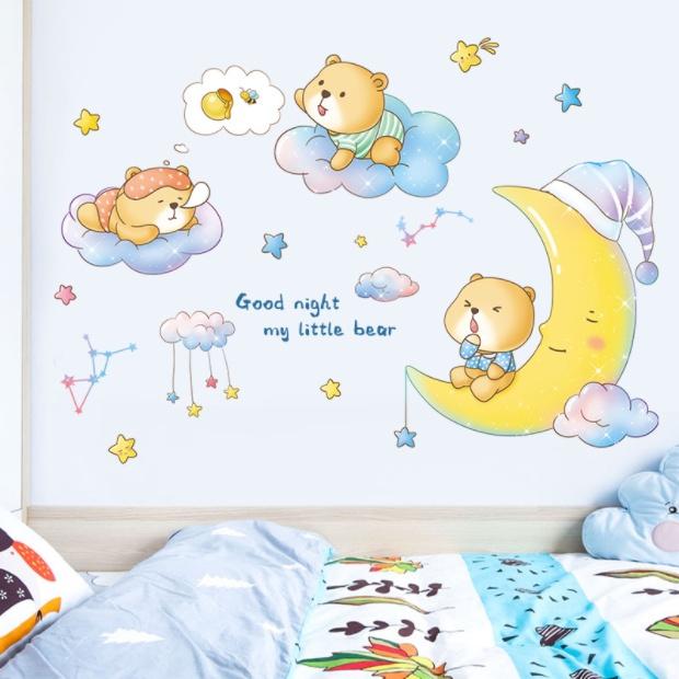 Decal trang trí tường - Em bé gấu trên mây và cung trăng