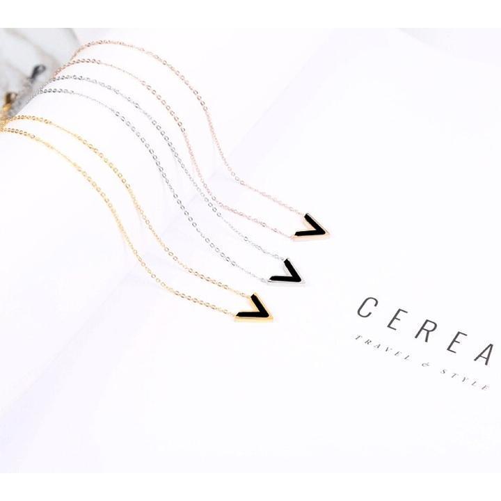 Dây chuyền nữ titan thời trang cao cấp mặt chữ V nền đen thép không gỉ trangsucpt 3 màu sắc DCNUT74