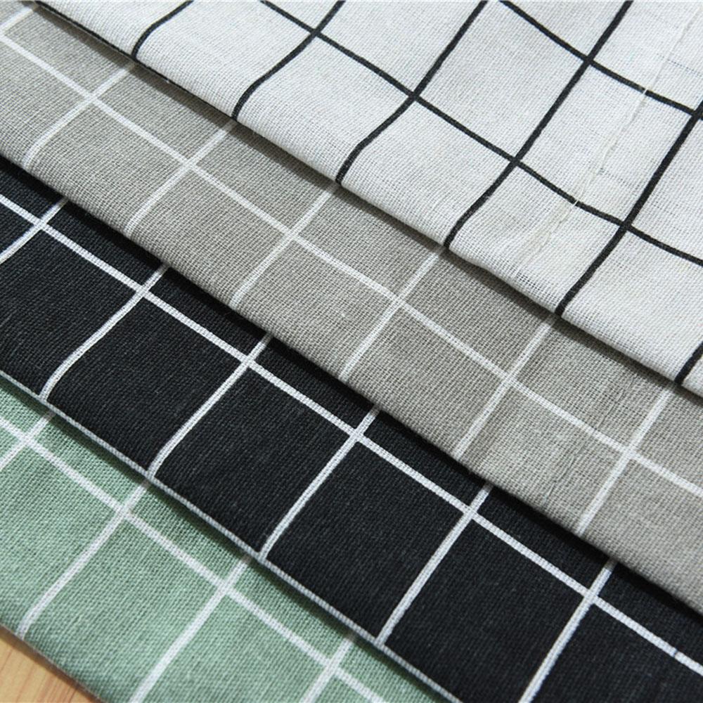 Rèm cửa lưới sọc, thiết kế nữa kín, chất liệu Polyester, phẳng, mịn, mềm mại, đường chỉ may tốt và không bị nhàu