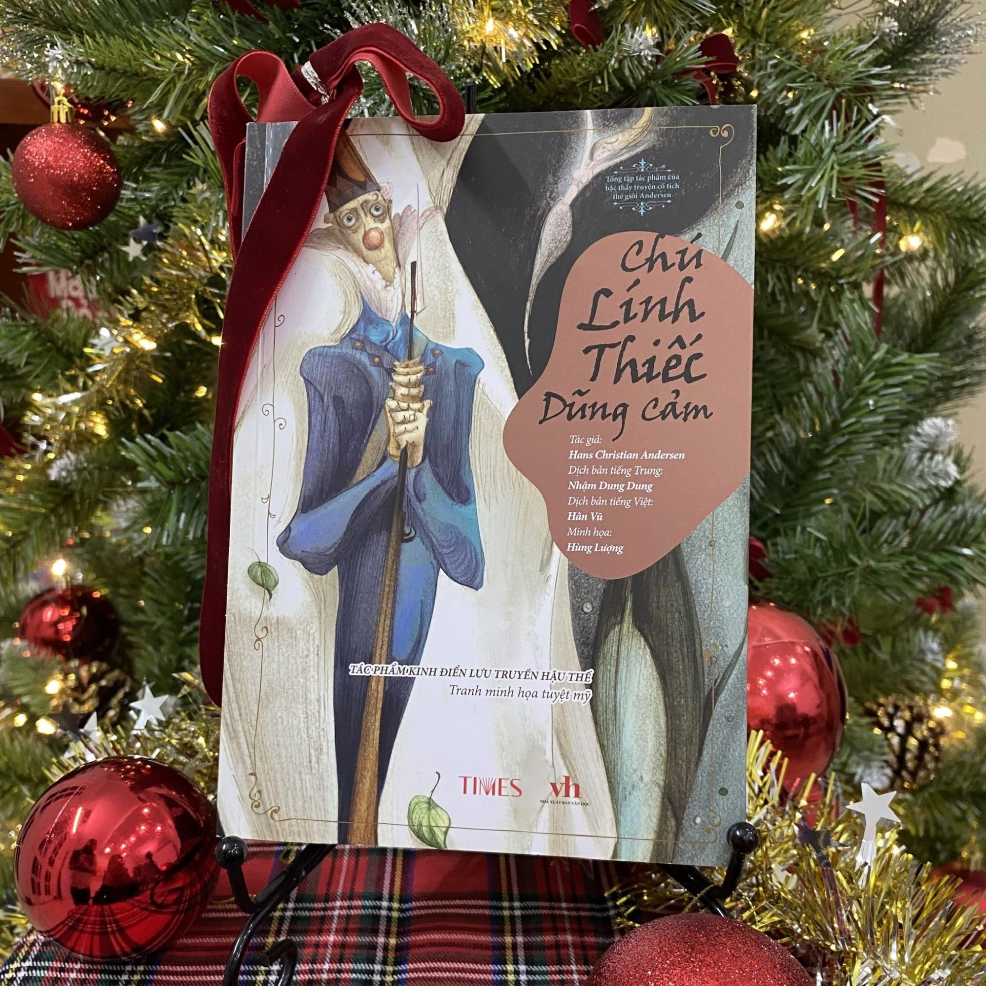 Tổng tập truyện cổ tích Andersen: Chú lính thiếc dũng cảm - TIMES - Andersen
