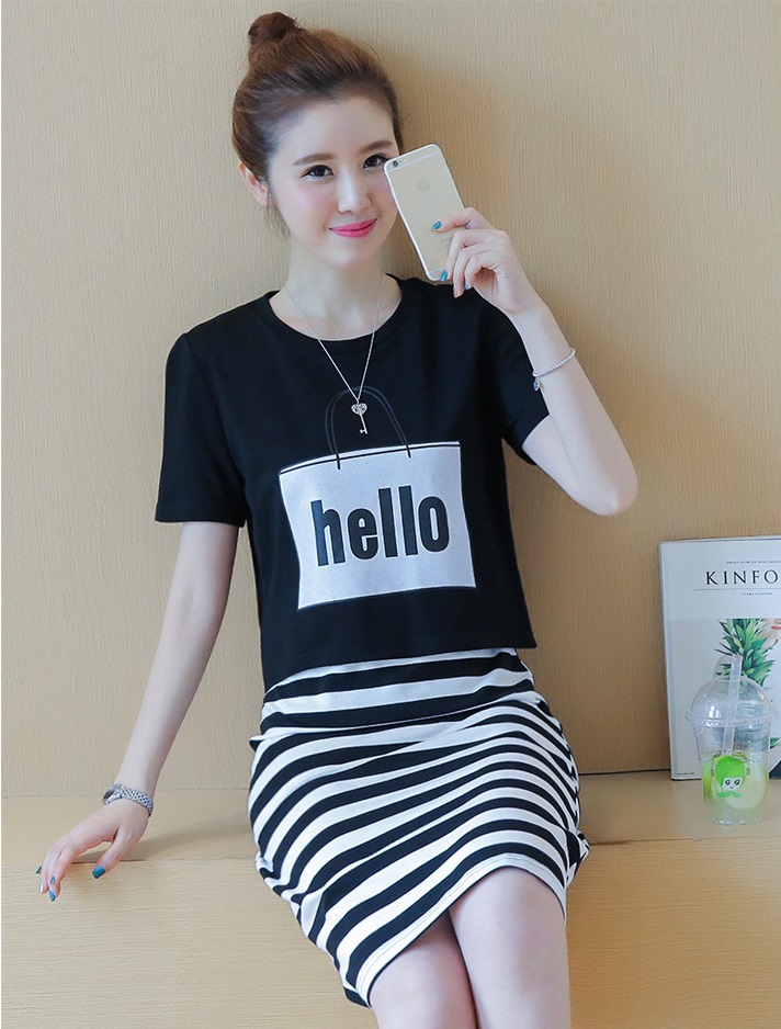 Set váy sát nách sọc ngang kèm áo phông trắng mặc ngoài QA24