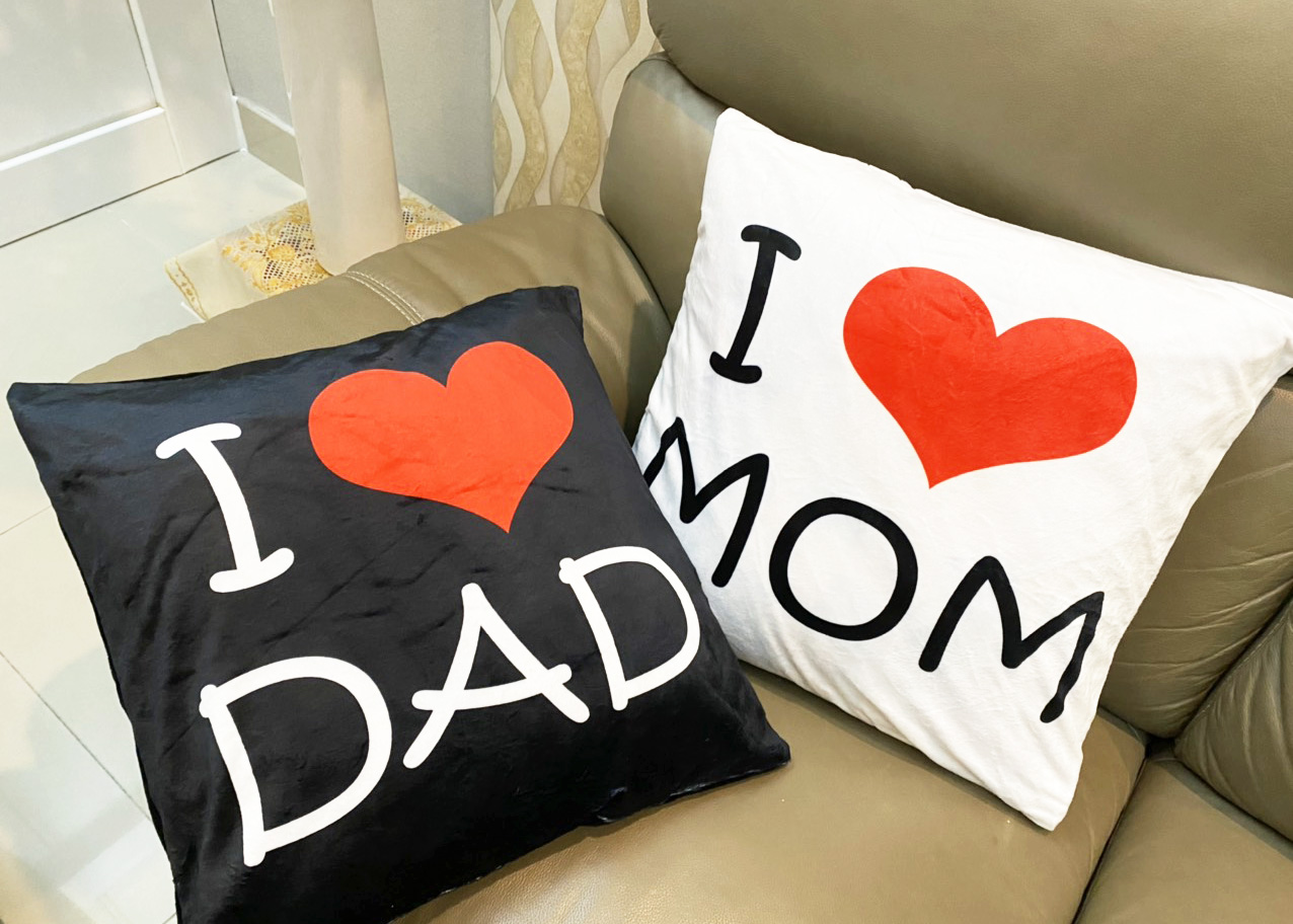 Set 2 vỏ gối I love Mom I love Dad 45cm-45cm