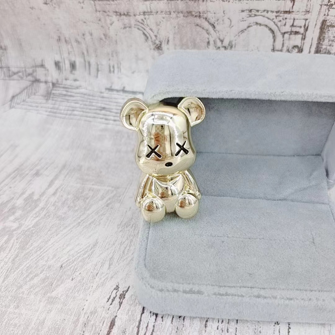 Ghim cài áo Gấu BearBrick siêu sang chảnh