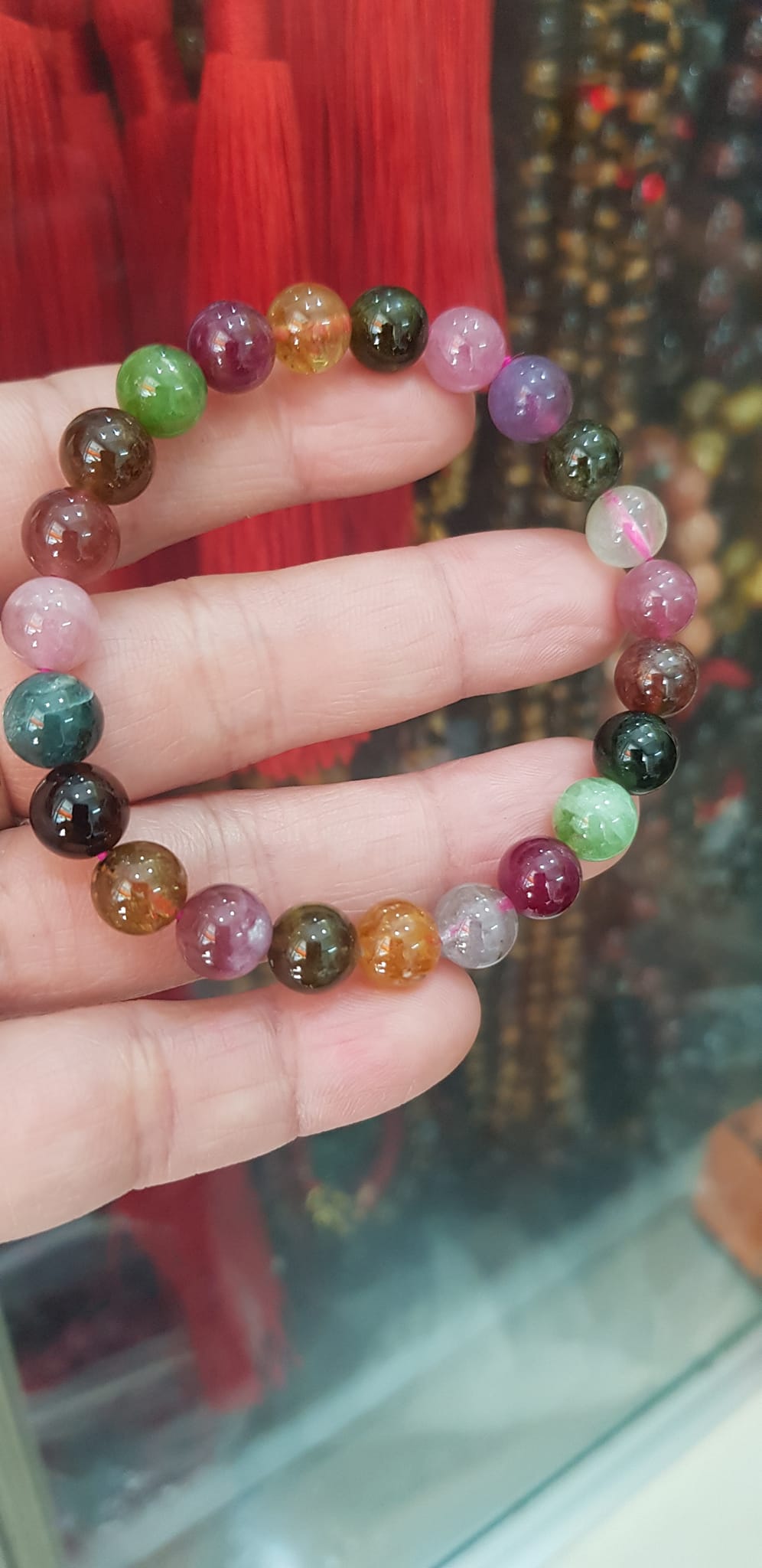 Vòng tay phong thuỷ may mắn đá tourmaline màu bóng đẹp lắm size hạt vòng 8mm đá tự nhiên đeo tốt sức khoẻ, may mắn, tốt cho công việc đeo lên tay bóng đẹp màu rất xinh đẹp ạ