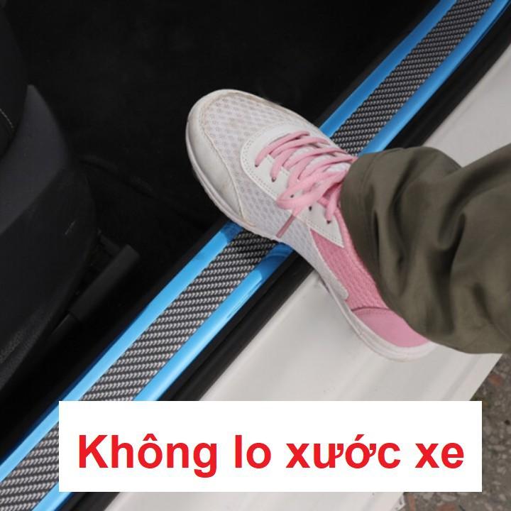 Cuộn Cacbon dán cốp, dán bước chân chống xước xe 70MM X 2,5M: Mã CB-01