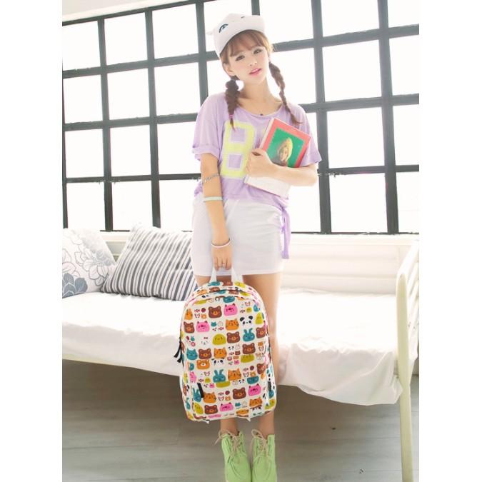 Ba lô họa tiết hình gấu sắc màu.